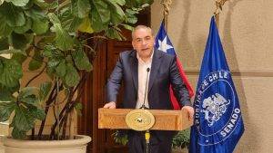 SENADOR ESPINOZA REVELA INFORME QUE APLAZA DOBLE VÍA EN CHILOÉ AL 2045