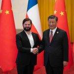 Boric inicia gira crucial a China y Japón. Hasta opositores aplauden|