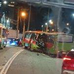 Grave accidente en Valparaíso deja dos fallecidos y 21 heridos tras colisión frontal de microbuses