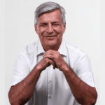 Harold Mayne-Nicholls supera la mitad de las firmas requeridas y reafirma su candidatura independiente