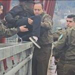 Carabineros evitan tragedia: rescatan a mujer que intentaba lanzarse desde puente en Padre Las Casas