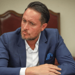 Puerto Montt: Alcalde anuncia sumarios por informe de Contraloría que detectó a funcionarios en casinos estando con licencia médica