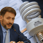 Polémica por error en cálculo de tarifas eléctricas: informe revela sobrecobros en cuentas de luz durante 2024 y 2025